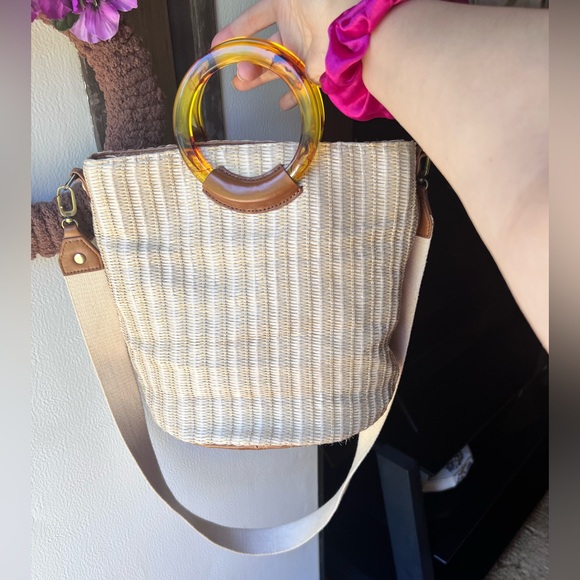 HOBO Sheila Bucket - Natural Straw bucket bag. - Picture 4 of 17